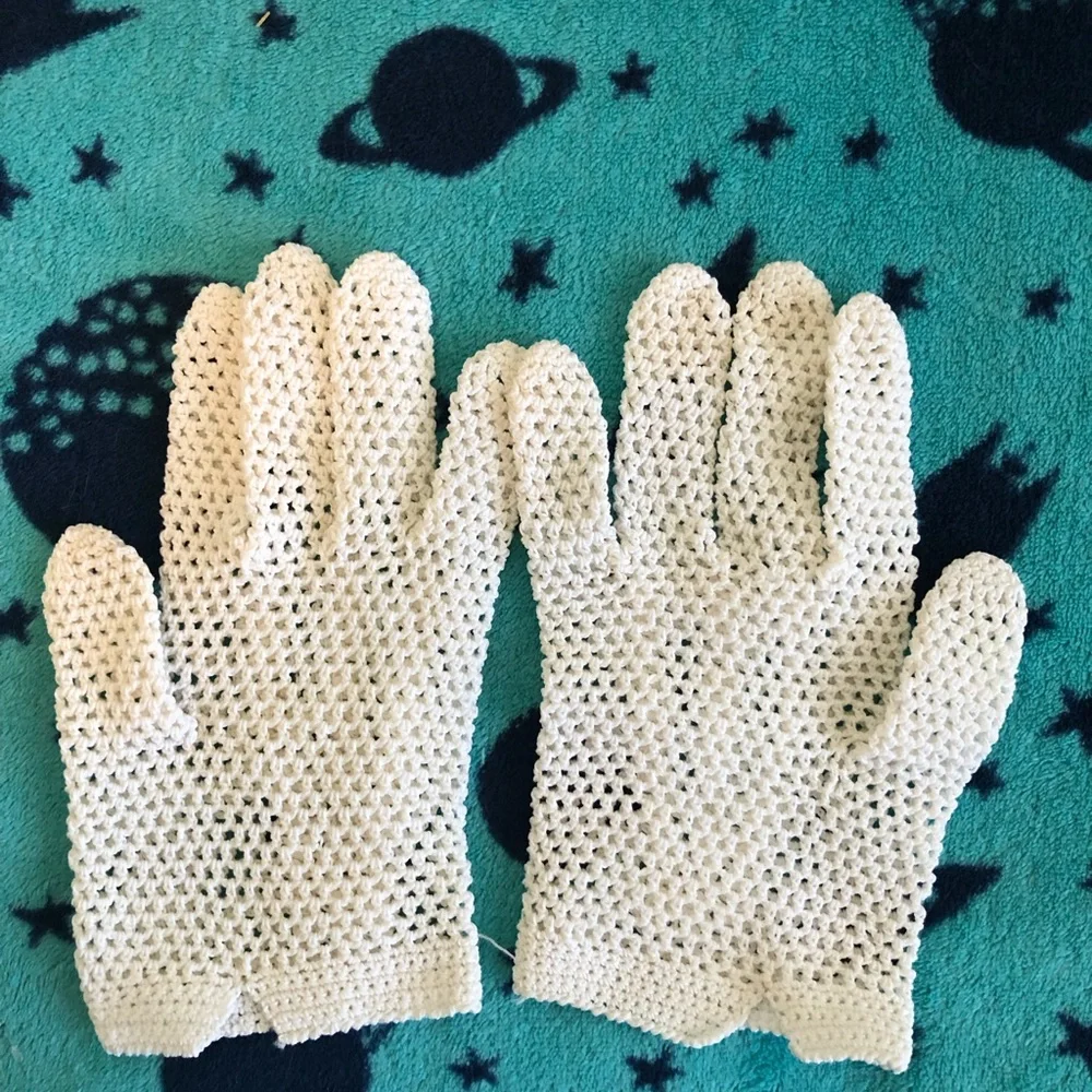 VTG cotton crochet creme gloves best fits small to medium size hands